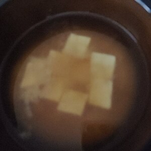 豆腐と人参の味噌汁